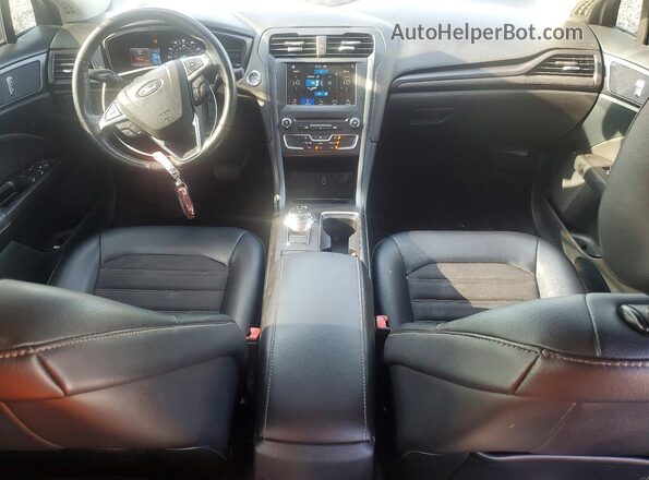 3FA6P0H93JR148692 2018 FORD FUSION Gray Vista del salpicadero