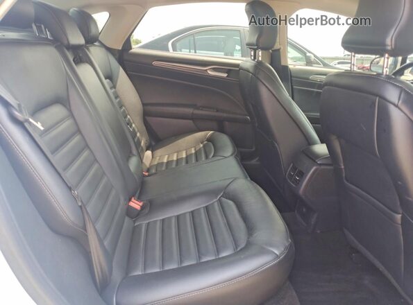 3FA6P0HD0JR114388 2018 FORD FUSION White Vista de los asientos traseros