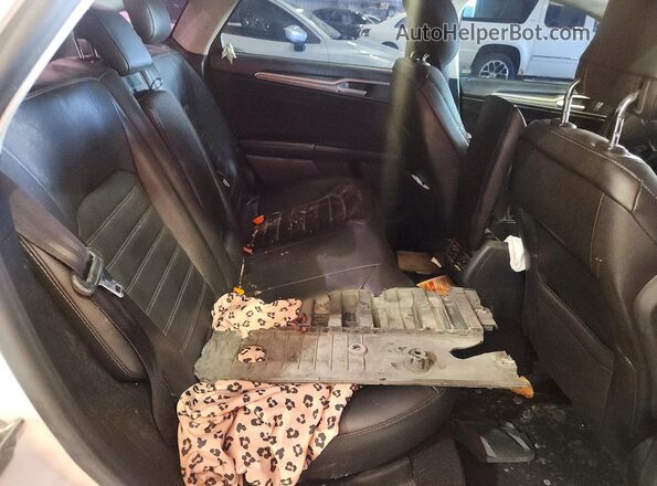 3FA6P0HD2KR161732 2019 FORD FUSION White Widok tylnych siedzeń