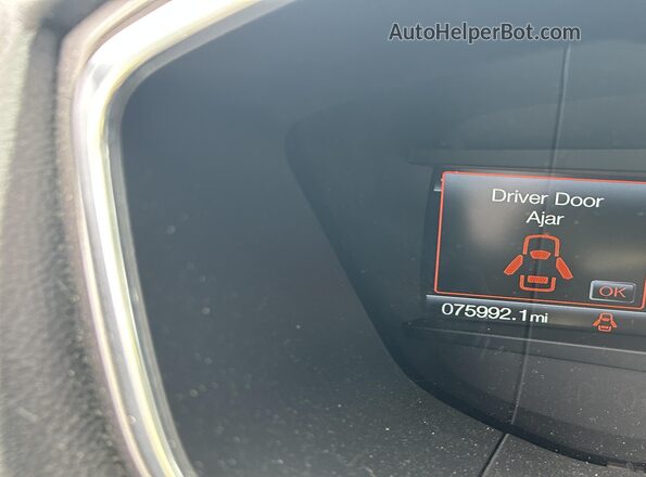 3FA6P0HD3LR195602 2020 FORD FUSION  Vista de los asientos traseros