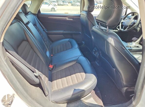 3FA6P0HD4HR207280 2017 FORD FUSION White Vista de los asientos traseros