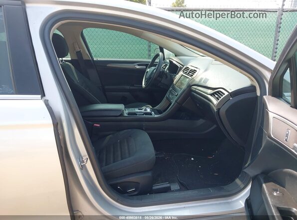 3FA6P0HD4HR241543 2017 FORD FUSION Silver Widok wnętrza z przodu