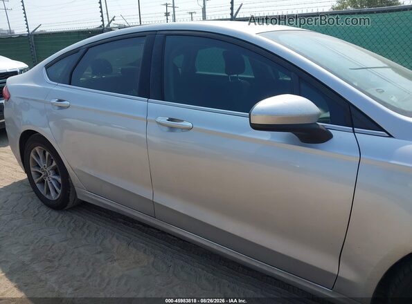 3FA6P0HD4HR241543 2017 FORD FUSION Silver Widok wnętrza z tyłu