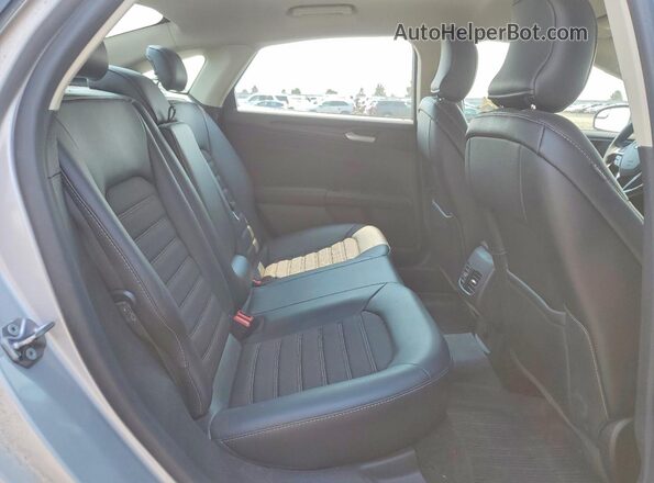 3FA6P0HD7JR214102 2018 FORD FUSION Silver უკანა სავარძლების ხედი