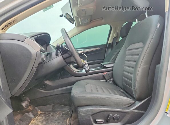 3FA6P0HD7JR251005 2018 FORD FUSION Silver Vista interior delantera