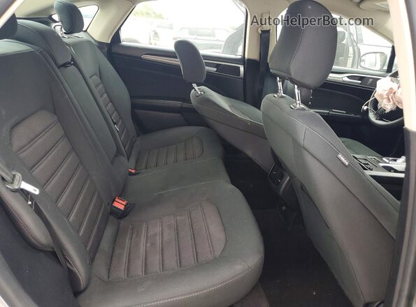 3FA6P0HD8LR228917 2020 FORD FUSION Silver Widok tylnych siedzeń