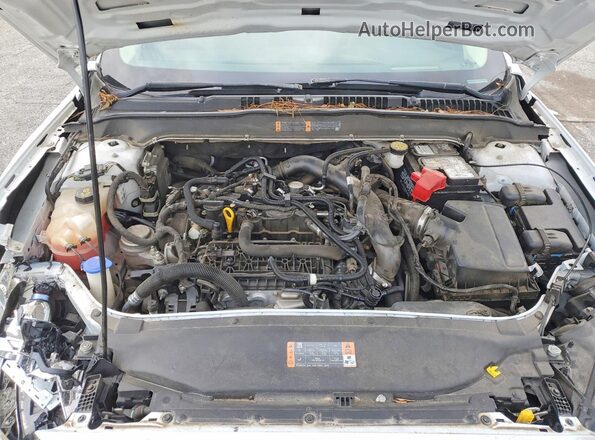 3FA6P0HDXKR160621 2019 FORD FUSION White Widok wnętrza z tyłu