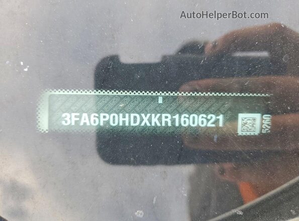 3FA6P0HDXKR160621 2019 FORD FUSION White Widok komory silnika