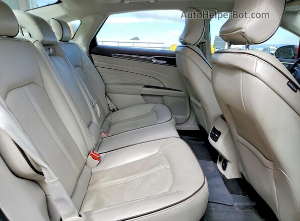 3FA6P0K93HR336258 2017 FORD FUSION Red Vista de los asientos traseros