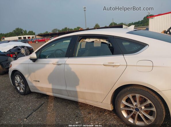 3FA6P0LU0KR211132 2019 FORD FUSION HYBRID Белый Вид задней части салона