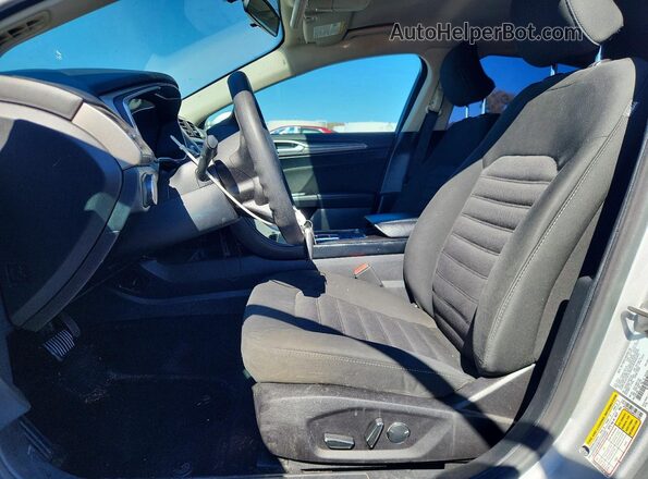 3FA6P0LU3HR217306 2017 FORD FUSION Серебряный Вид салона спереди