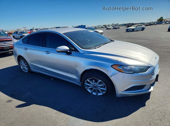 3FA6P0LU3HR217306 2017 FORD FUSION Серебряный Передняя правая четверть