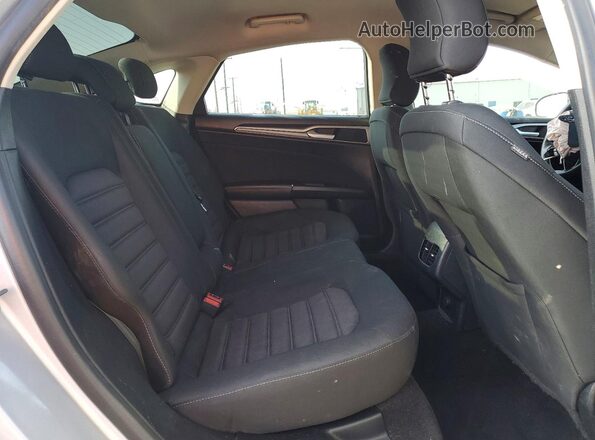 3FA6P0LU3KR235098 2019 FORD FUSION Silver Vista de los asientos traseros