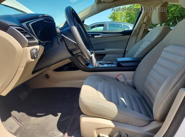 3FA6P0LU6HR261932 2017 FORD FUSION White Vista interior delantera
