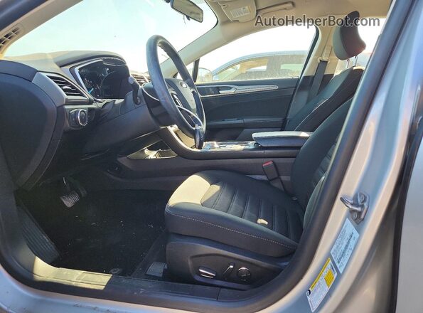 3FA6P0LU7JR274775 2018 FORD FUSION Серебряный Вид салона спереди