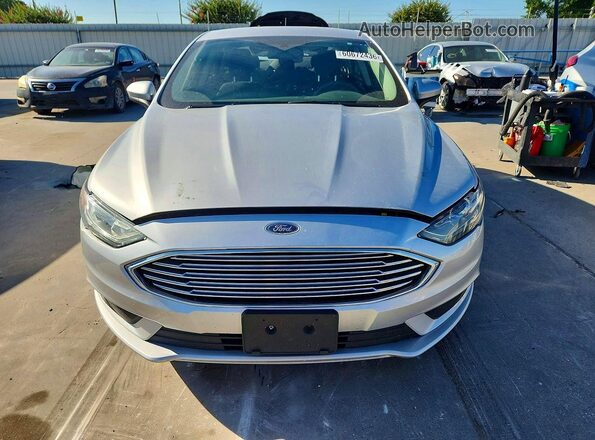 3FA6P0LU7JR274775 2018 FORD FUSION Серебряный Вид спереди