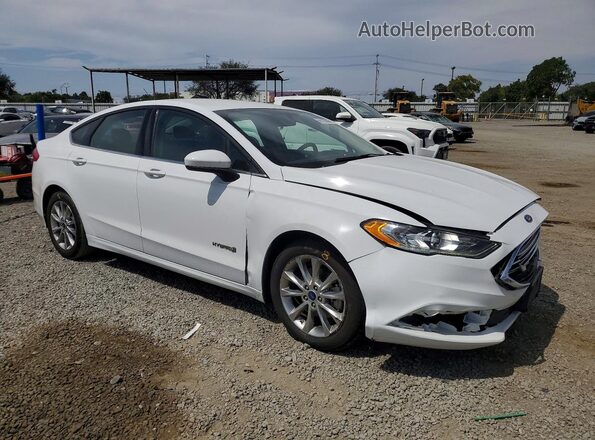 3FA6P0LU8HR323640 2017 FORD FUSION White Front right