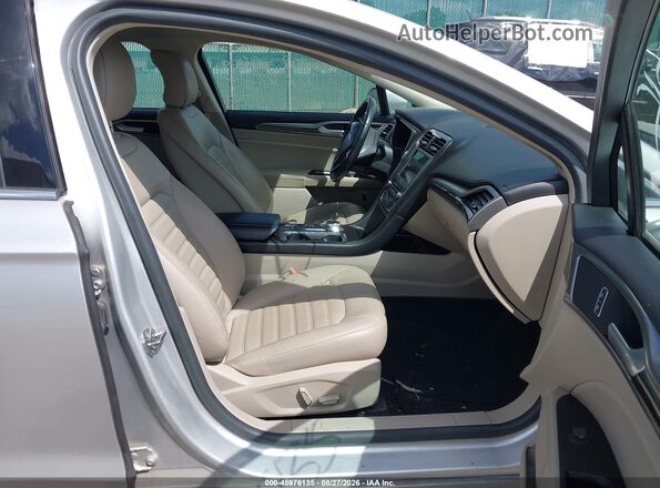 3FA6P0LU9HR304918 2017 FORD FUSION HYBRID Silver Widok wnętrza z przodu