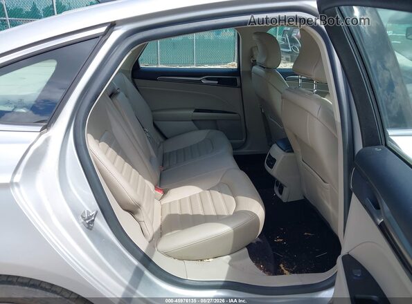 3FA6P0LU9HR304918 2017 FORD FUSION HYBRID Silver Widok naklejki z numerem VIN
