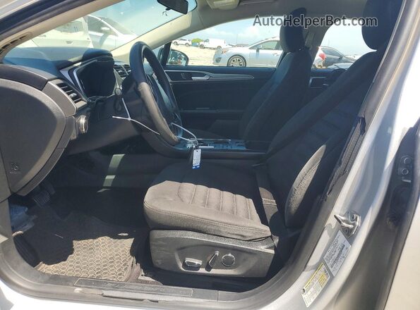 3FA6P0LU9HR323632 2017 FORD FUSION Silver Vista interior delantera