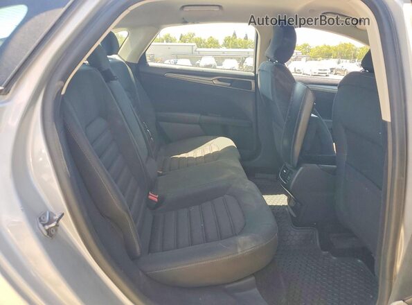3FA6P0LU9HR323632 2017 FORD FUSION Silver Vista de los asientos traseros