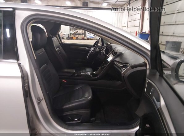 3FA6P0PU9HR277567 2017 FORD FUSION ENERGI Silver Widok wnętrza z przodu