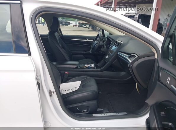 3FA6P0SU4LR245075 2020 FORD FUSION Белый Вид салона спереди