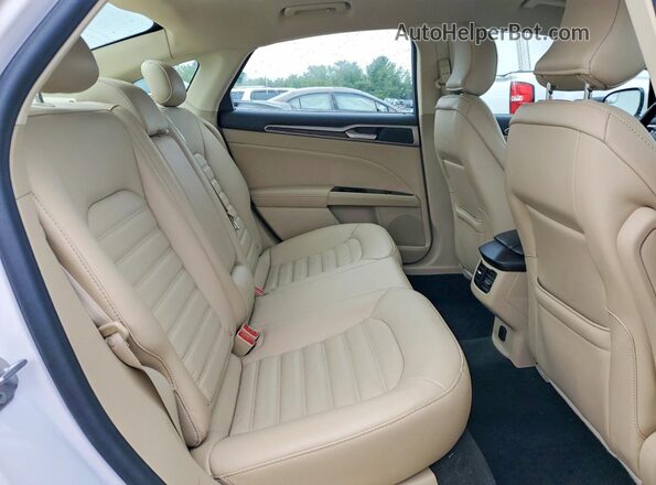 3FA6P0T92GR336068 2016 FORD FUSION White Vista de los asientos traseros