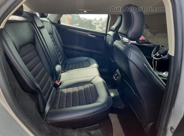 3FA6P0T96HR171918 2017 FORD FUSION Silver Vista de los asientos traseros