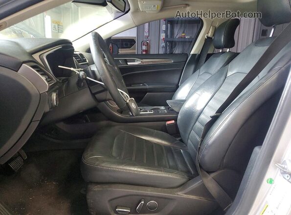 3FA6P0T98HR298038 2017 FORD FUSION Серебряный Вид салона спереди
