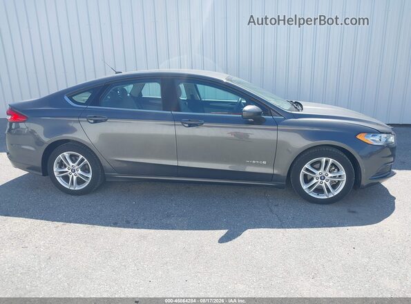 3FA6P0UU1JR273667 2018 FORD FUSION HYBRID Cream Widok wnętrza z tyłu