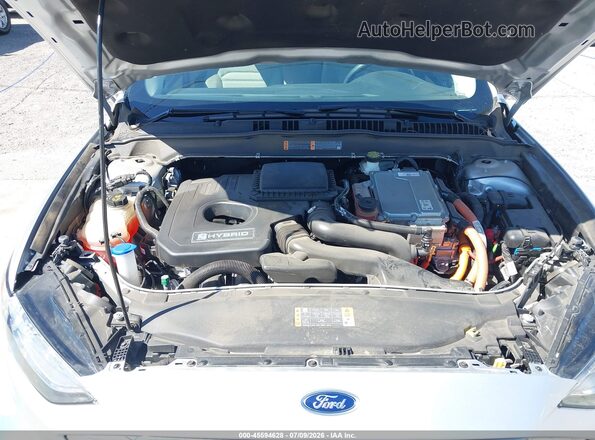 3FA6P0UU2JR100689 2018 FORD FUSION HYBRID Серебряный Вид сзади