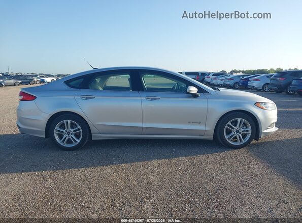 3FA6P0UU2JR282071 2018 FORD FUSION HYBRID Silver Vista interior trasera