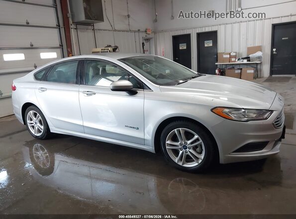 3FA6P0UU3JR126198 2018 FORD FUSION HYBRID Серебряный 
