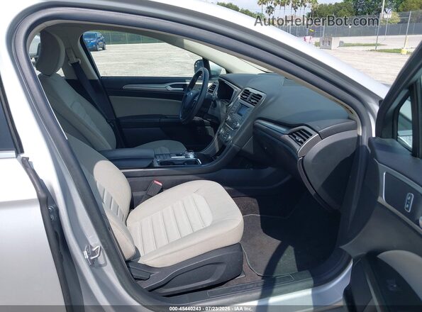 3FA6P0UU3JR271502 2018 FORD FUSION HYBRID Silver Vista interior delantera