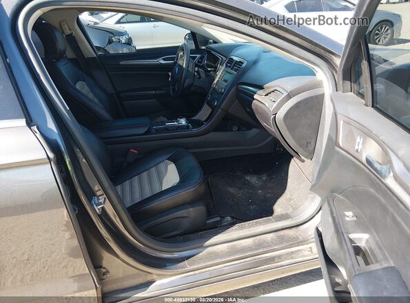 3FA6P0UU4HR158264 2017 FORD FUSION HYBRID Серый Вид салона спереди