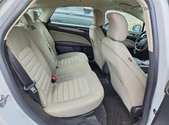 3FA6P0UU4JR271394 2018 FORD FUSION White Вид задніх сидінь