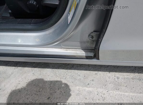 3FA6P0UU7JR122591 2018 FORD FUSION HYBRID Silver Widok wnętrza 360 stopni