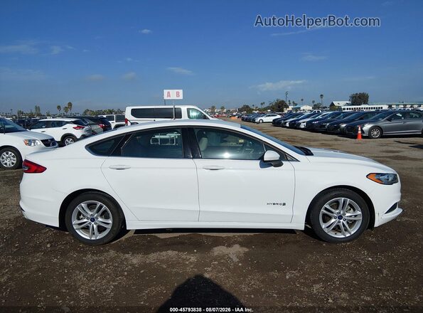 3FA6P0UU7JR254329 2018 FORD FUSION HYBRID Белый Вид задней части салона