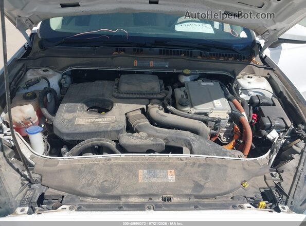 3FA6P0UU7JR281983 2018 FORD FUSION HYBRID White Rear view