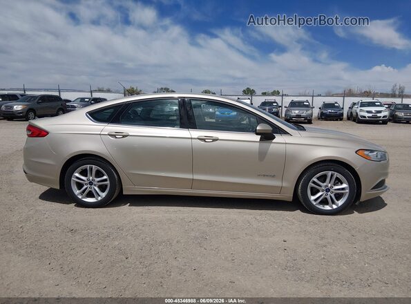 3FA6P0UU8JR209450 2018 FORD FUSION HYBRID Tan Vista interior trasera