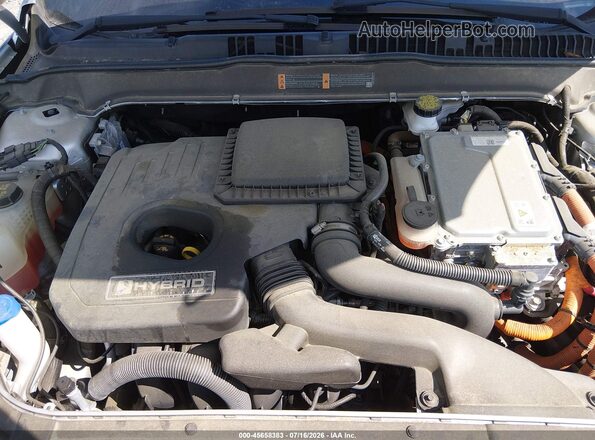 3FA6P0UU8JR279045 2018 FORD FUSION HYBRID Серебряный Вид сзади