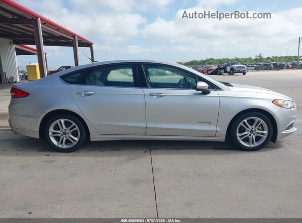 3FA6P0UU9JR235720 2018 FORD FUSION HYBRID Silver Vista interior trasera