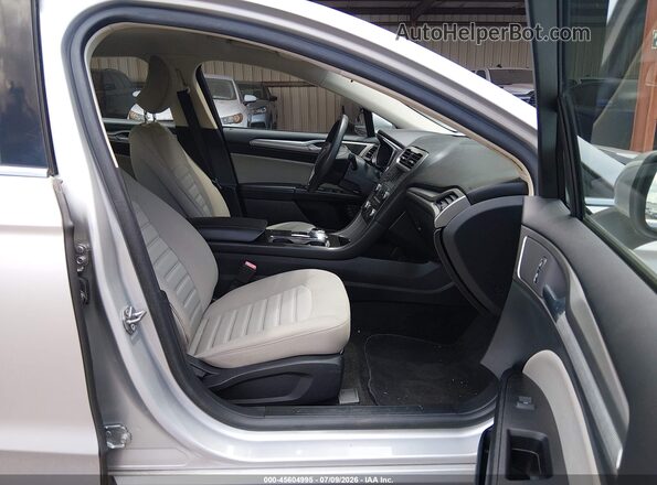 3FA6P0UUXJR273733 2018 FORD FUSION HYBRID Серебряный Вид салона спереди