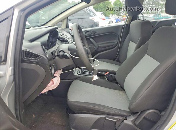3FADP4AJ0KM122634 2019 FORD FIESTA Серебряный Вид салона спереди