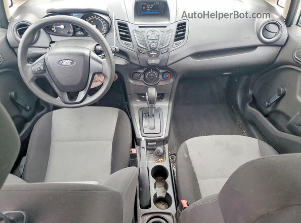 3FADP4AJ0KM122634 2019 FORD FIESTA Серебряный Вид панели приборов