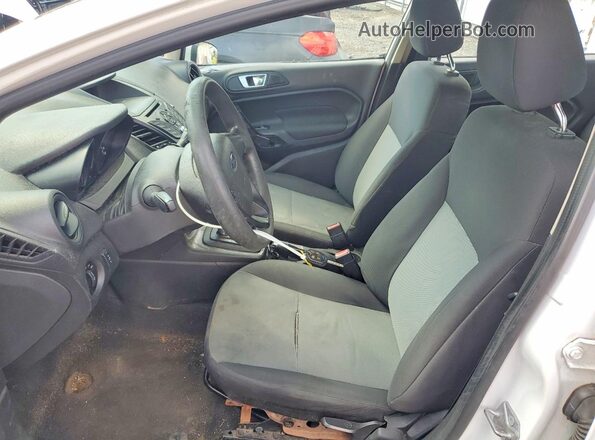 3FADP4AJ7JM133998 2018 FORD FIESTA Белый Вид салона спереди