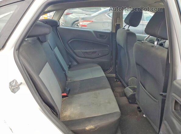 3FADP4AJ7JM133998 2018 FORD FIESTA Белый Вид задних сидений