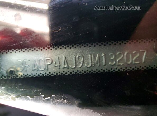 3FADP4AJ9JM132027 2018 FORD FIESTA Silver Vista del compartimento del motor