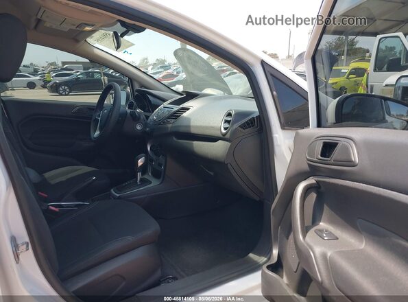 3FADP4BJ3JM127257 2018 FORD FIESTA White Вид салону спереду